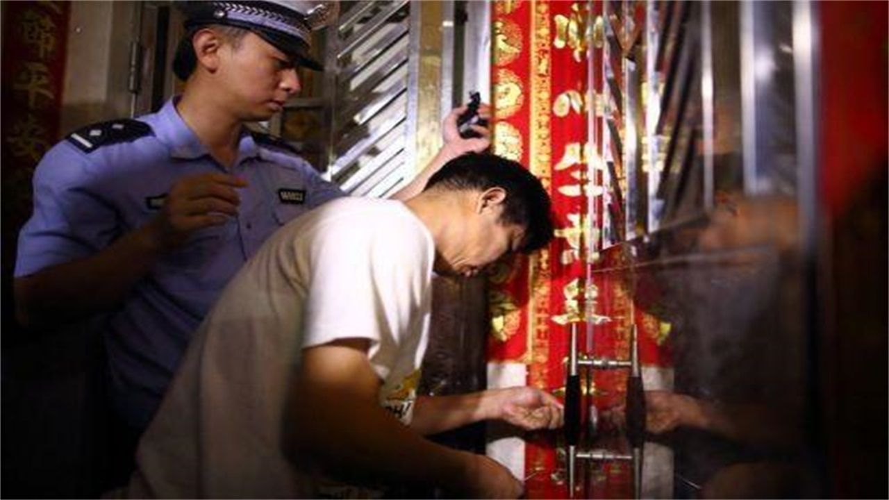 威宁县请开锁师傅开了锁后，师傅